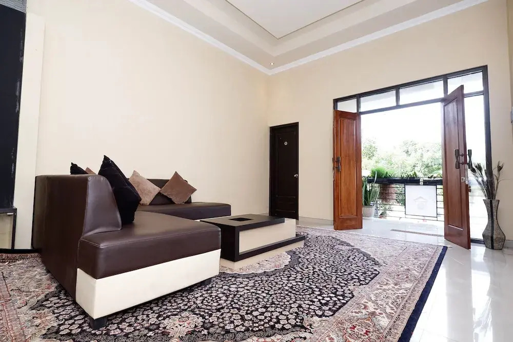 Erna's House Solo by OYO Rooms