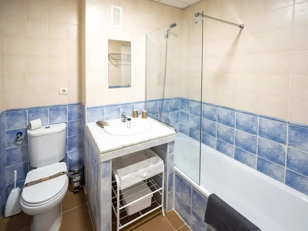 Cosy Apartment With Shared Pool