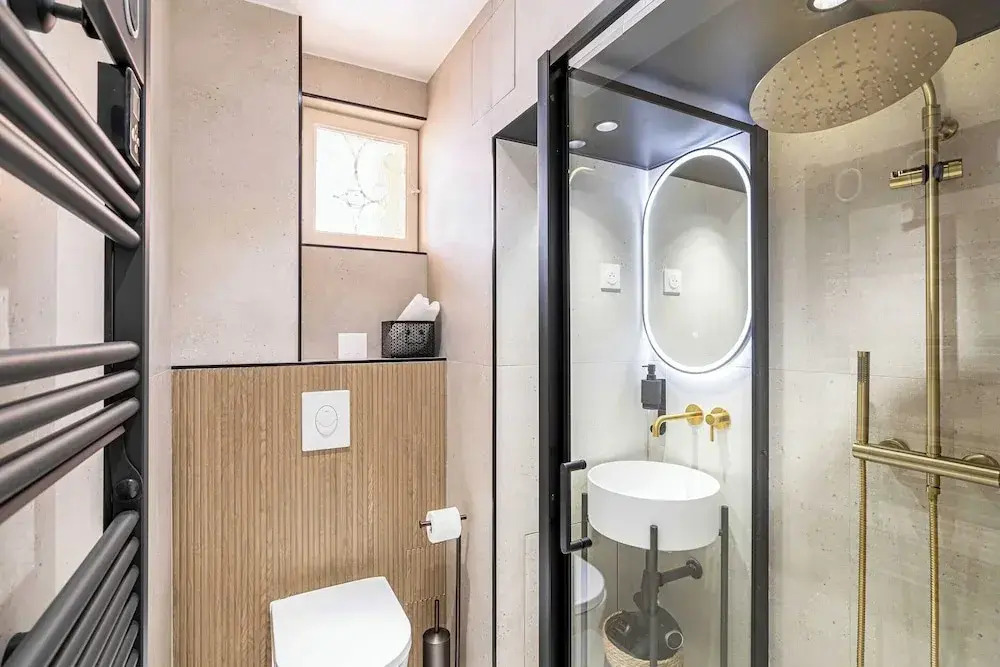 Haussmann Apartment - South-facing Balcony 2br/4p