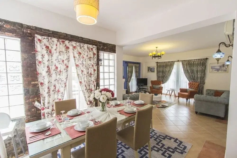 Villa Sierra by Villamnet