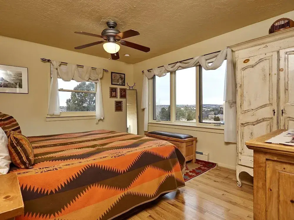 Piñon Vista - 360° Majestic Views, Just Blocks From the Plaza