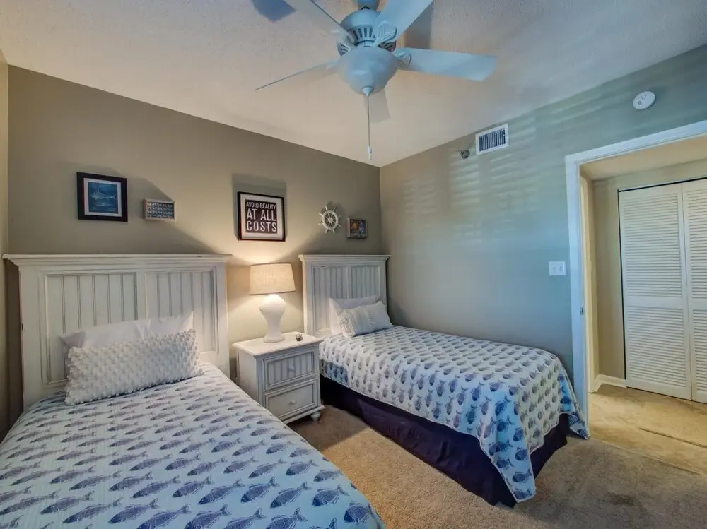 Spacious 4th floor condo ON THE BEACH in the heart of Orange Beach