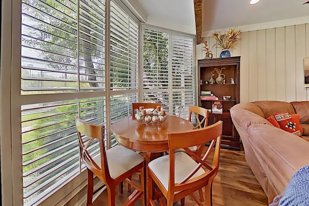 Lavish All-suite W/ Tennis Courts: Near Pool, Golf 4 Bedroom Condo