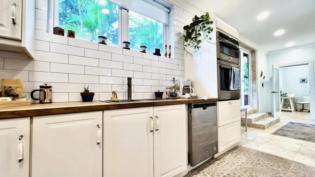 DreamSpace Cottage, Private Pool, Lush Garden, Car Included
