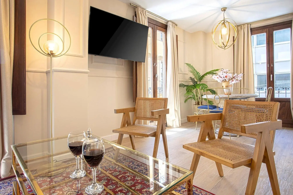Beautiful 1 bd apartment in the heart of Granada. Mesones II
