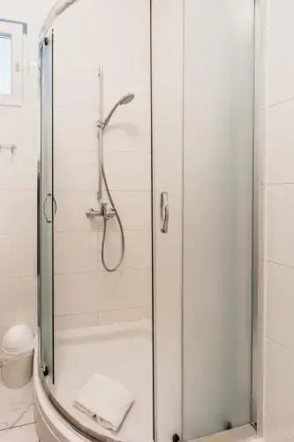 Bond Apartment