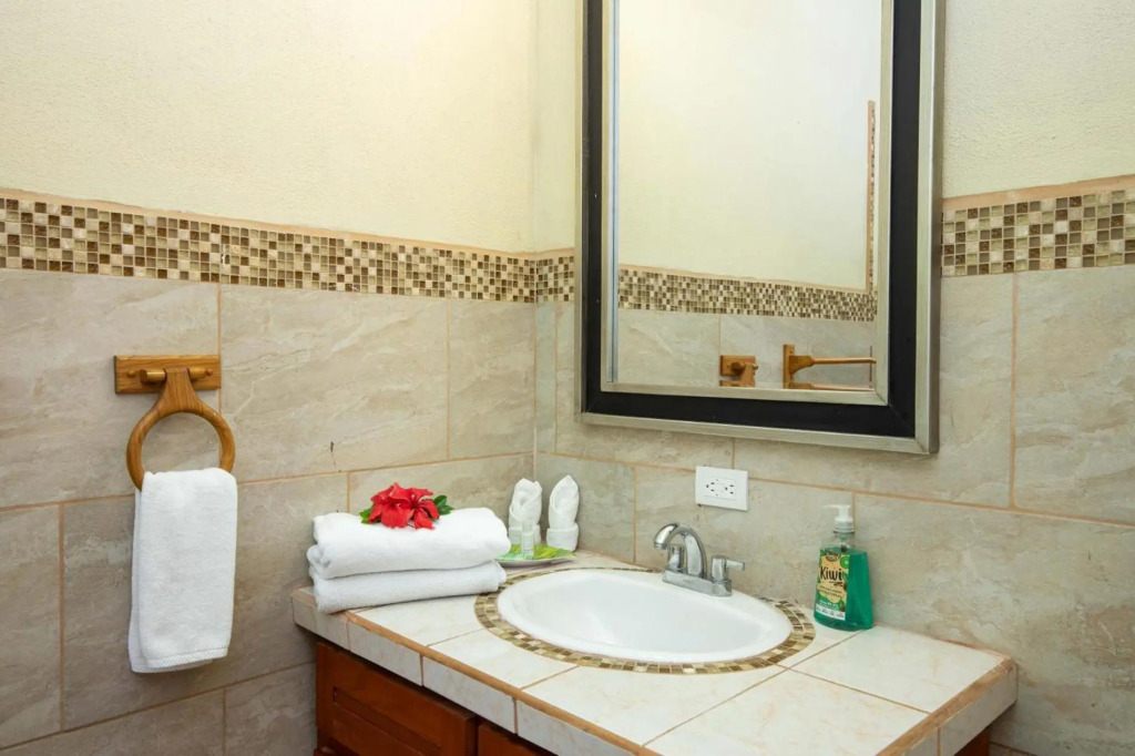 Casa Macaw Jungle Cabin w Private Pool AC