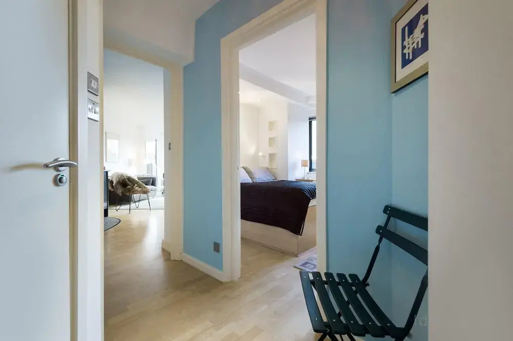 Apartment 8, County House, Central London