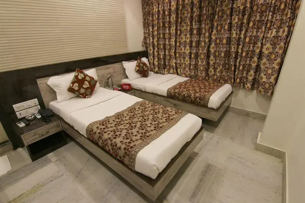 OYO Rooms Andheri Station 2