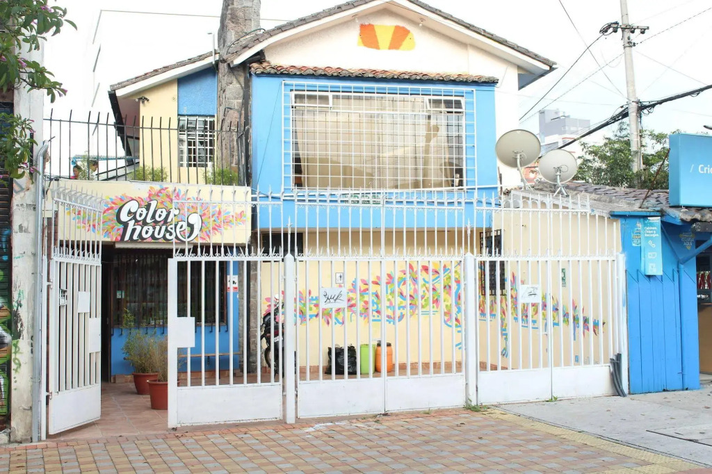 Color House Petitte - Hostel