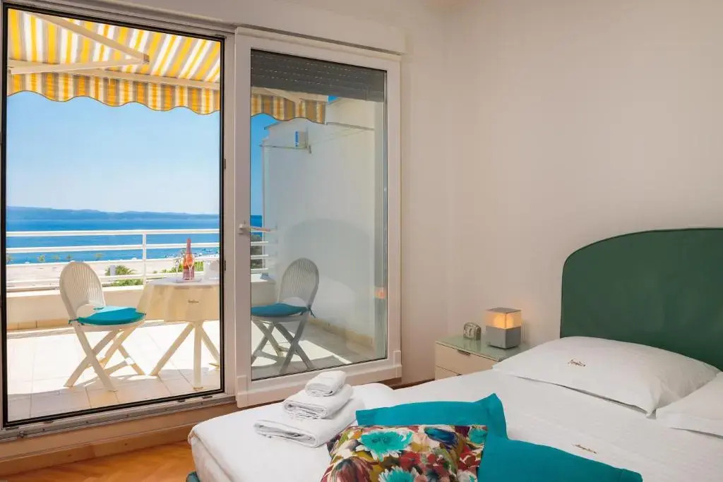 Seaside Apartment Gold 1row