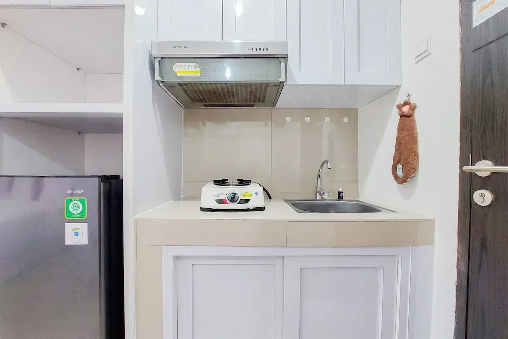 Cozy Room and Well Furnished Studio at Baileys Apartment By Travelio