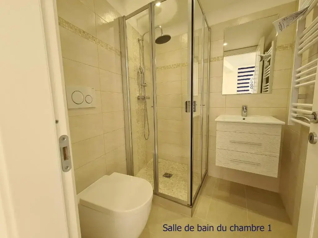 Luxurious penthouse with magnificent views over the bay of Menton 10 Peoples