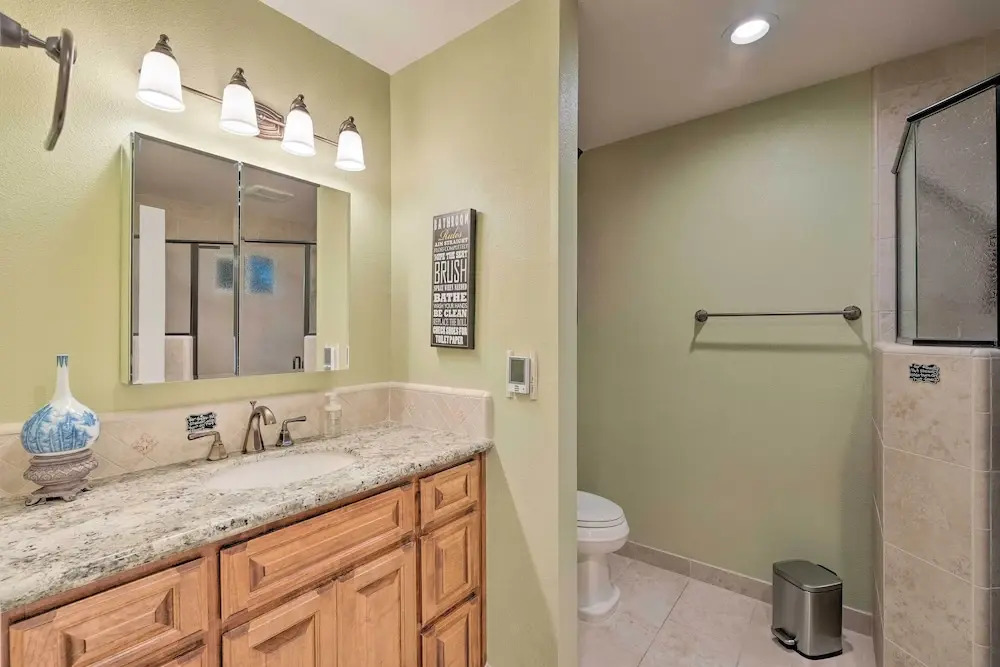 Luxurious Downtown Lodi Apartment in Wine Country!