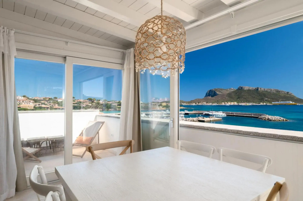 This charming one bedroom apartment is refined and elegantly furnished. It is perfect for a couple b-S'Abba Charming