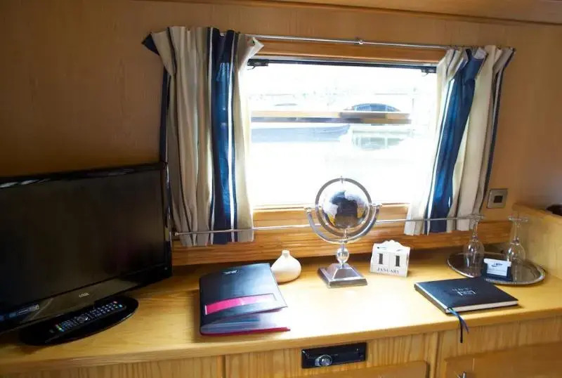 Houseboat Hotels