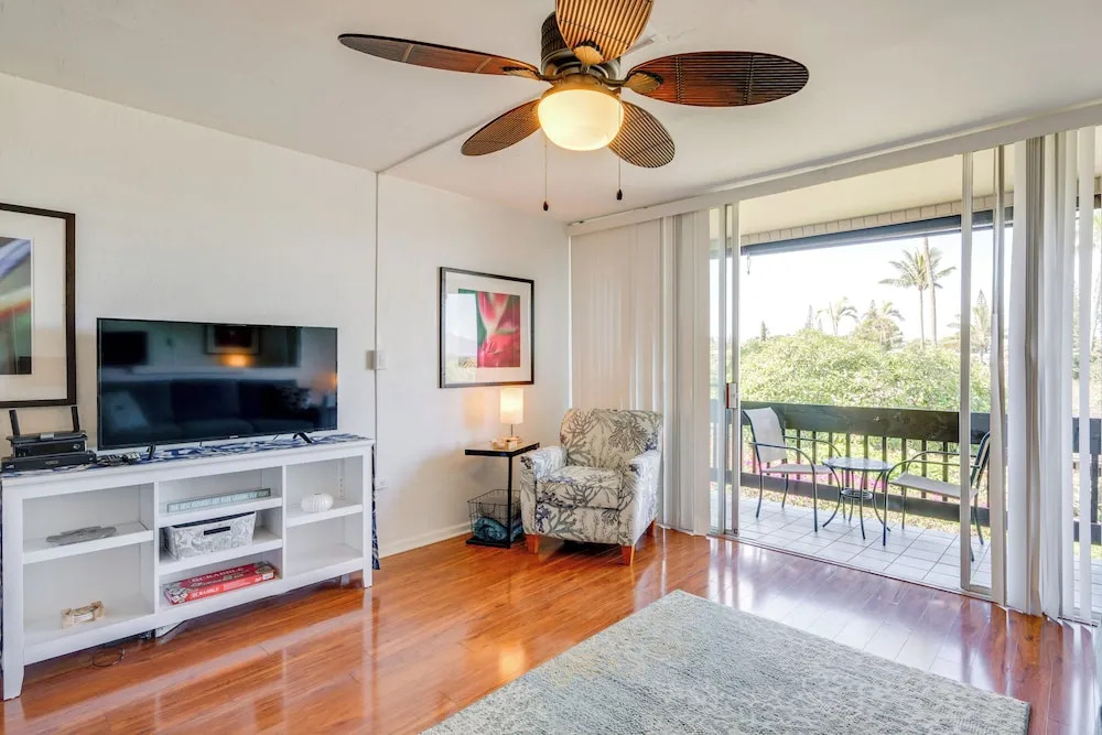 Walk to Napili Bay Beach! Mtn-view Lahaina Condo