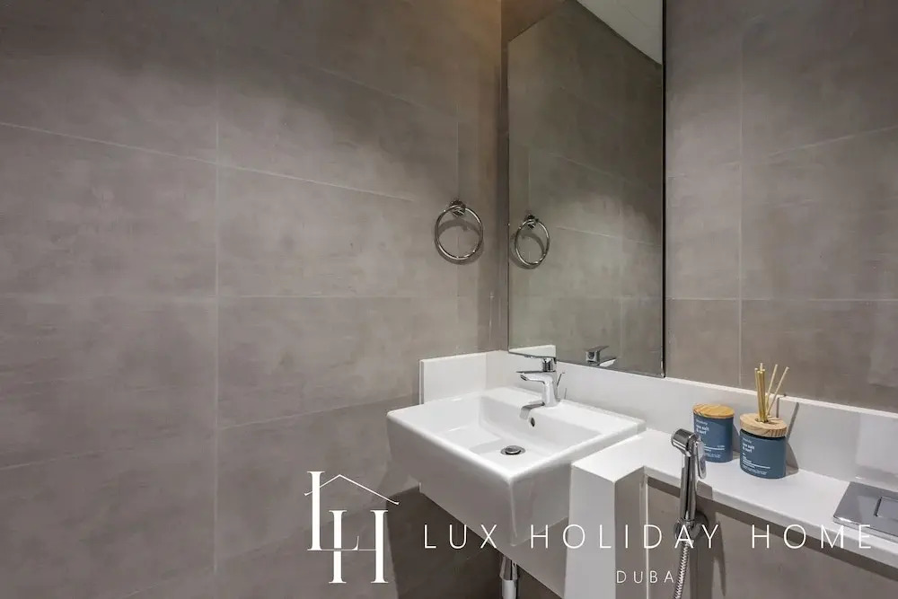 LUX The Burj Khalifa Lagoon View Suite 4