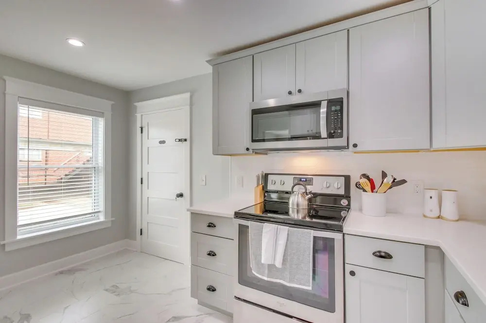 Convenient OKC Apartment: 4 Mi to Dtwn!