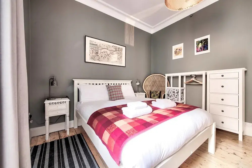 Stylishly Presented City Centre Apartment