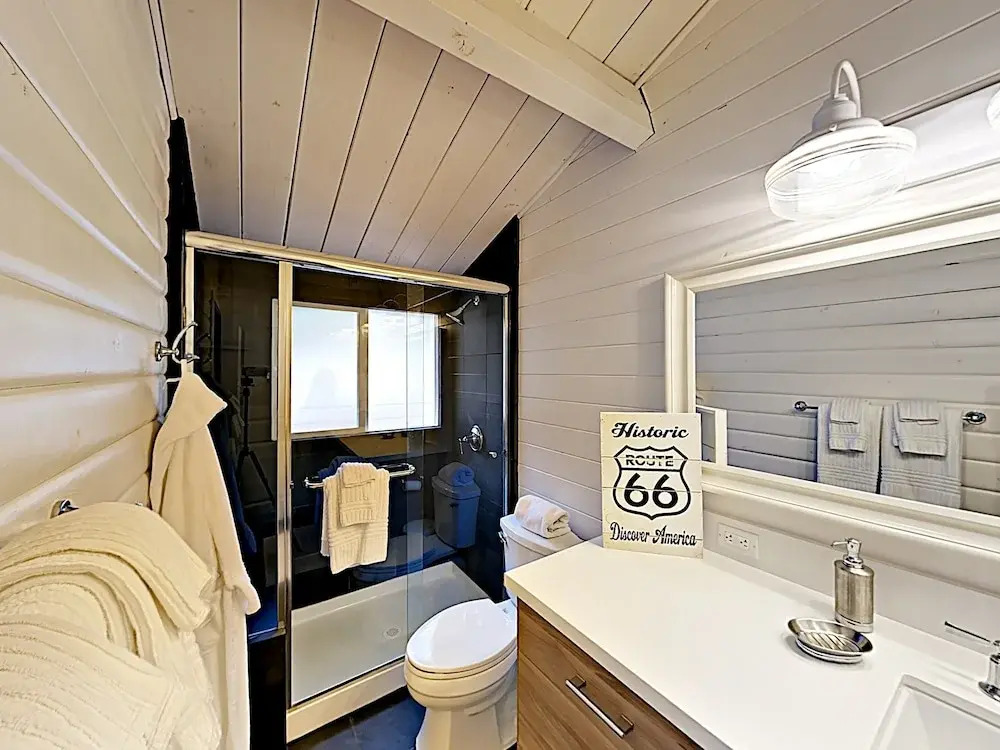 Skyland Hideaway W/ Private Beach By Wood Slopes 3 Bedroom Cabin