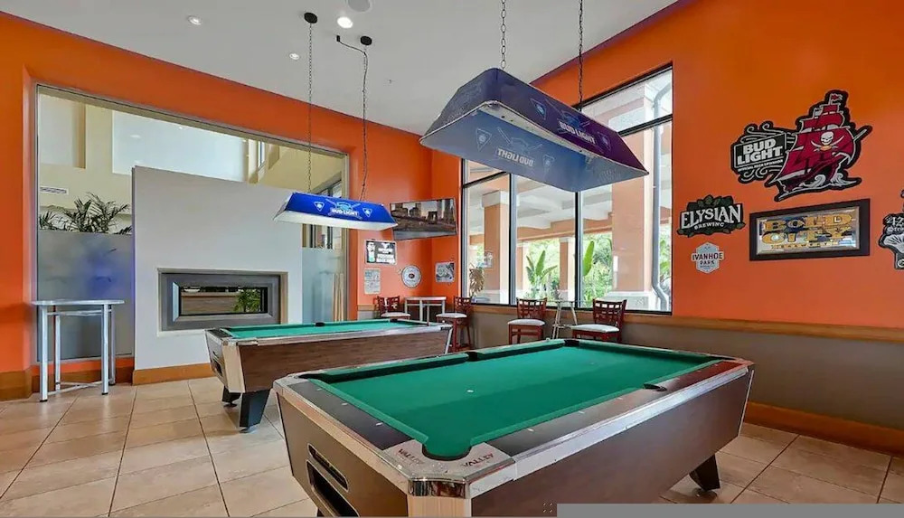 Cozy 4BR Regal Oaks w hot tub