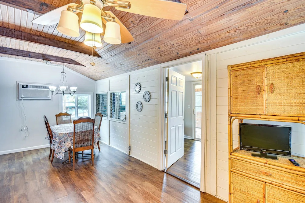 Cozy Cottage w/ Deck: Walk to Lake of the Ozarks!