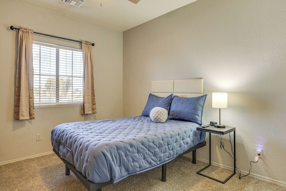 Heated Pool, Pets Welcome: Surprise Snowbird Haven