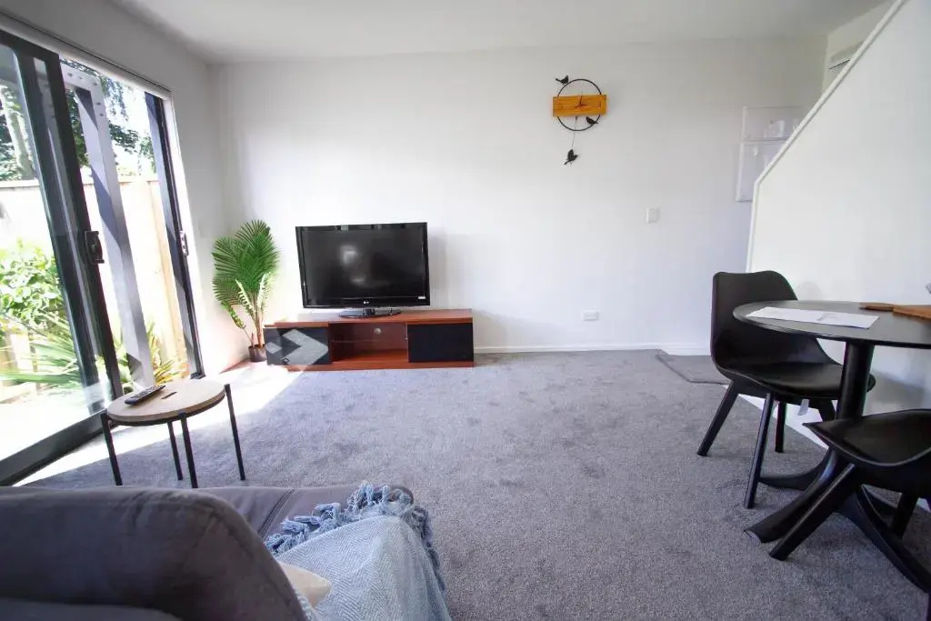 1 Bedroom Gem with Hagley Park at Your Doorstep