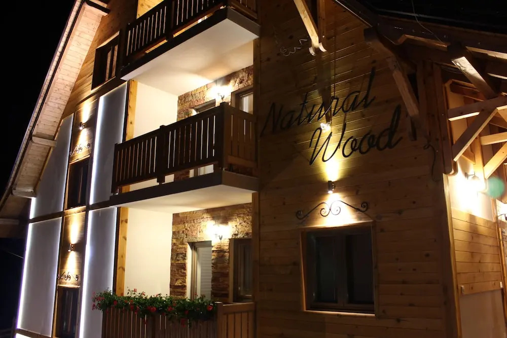 Villa Natural Wood