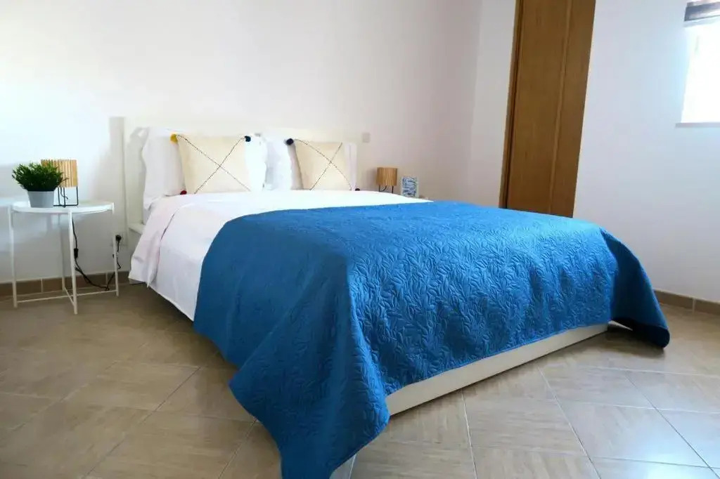 Albufeira Central Apartment, 10 mins walk to beach