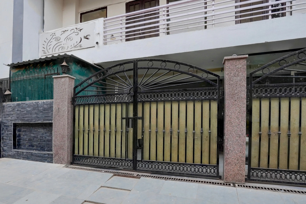 Super Townhouse Sector 46 Huda Market