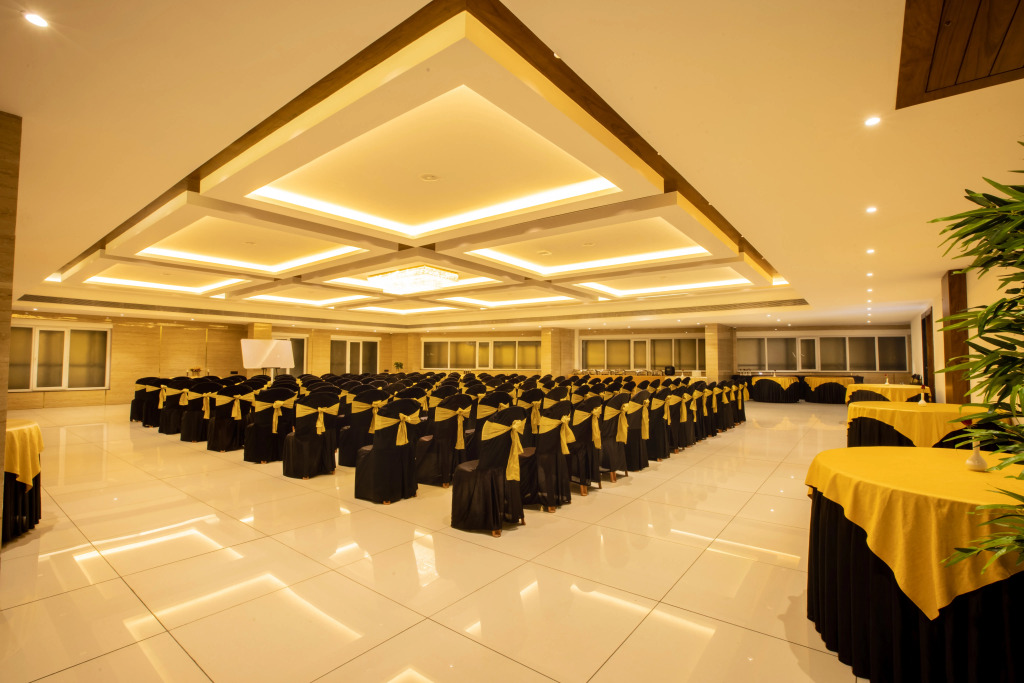 Royal Plaza Suites by RAK Rooms, Mangaluru