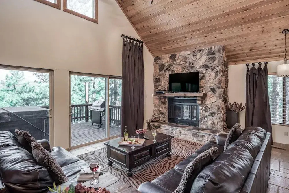Sierras Grace - Three Bedroom Cabin with Hot Tub