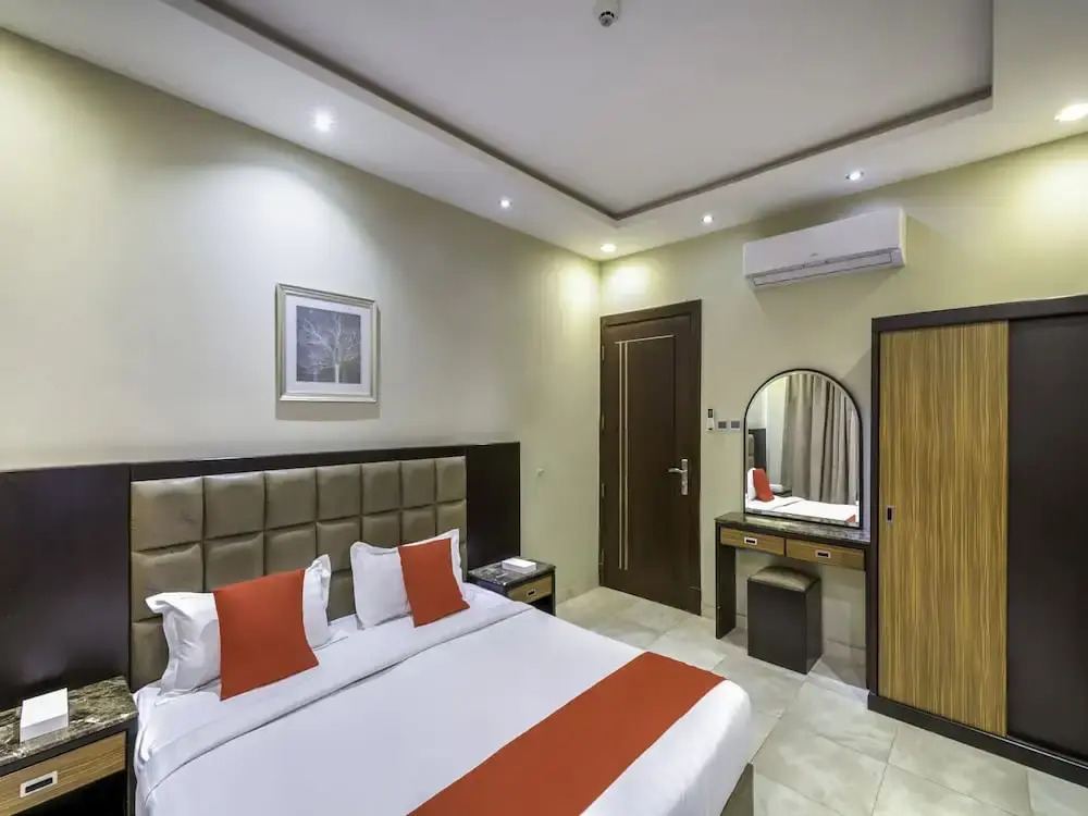 OYO 160 Dotel Suites