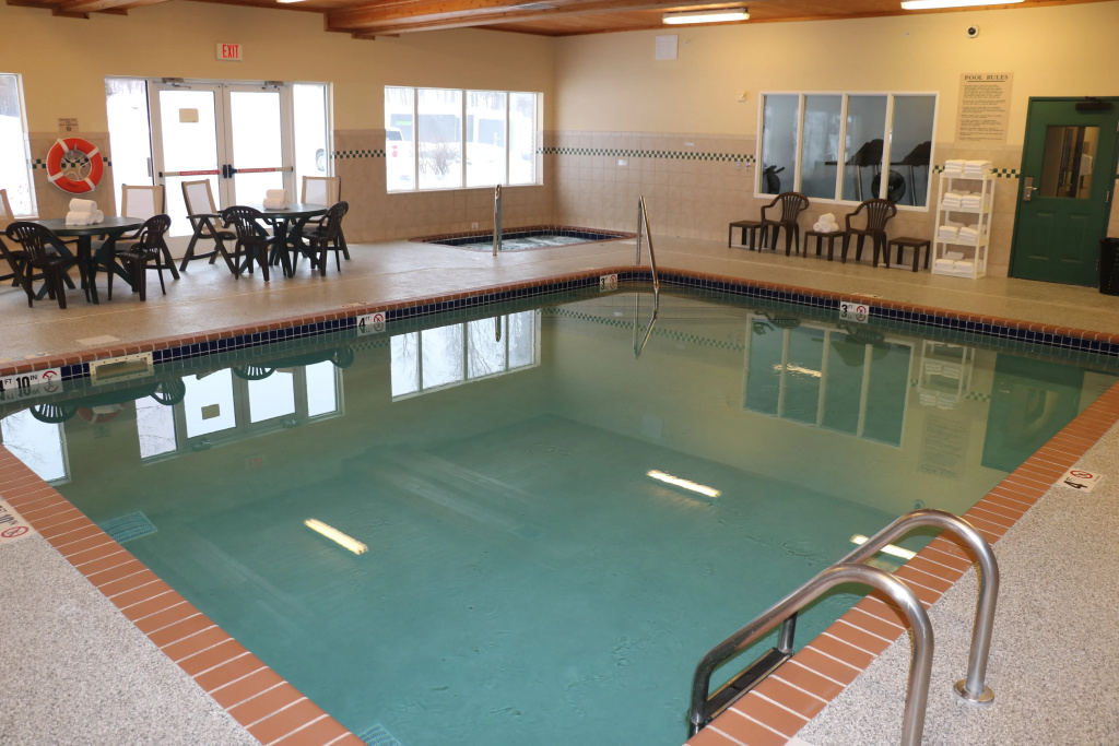 Holiday Inn Express & Suites Marquette by IHG