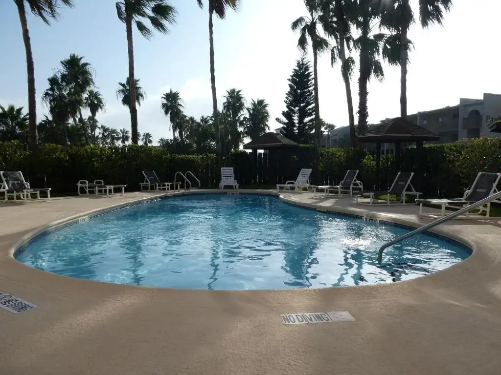 Beachside Bungalow: Surfside I #104