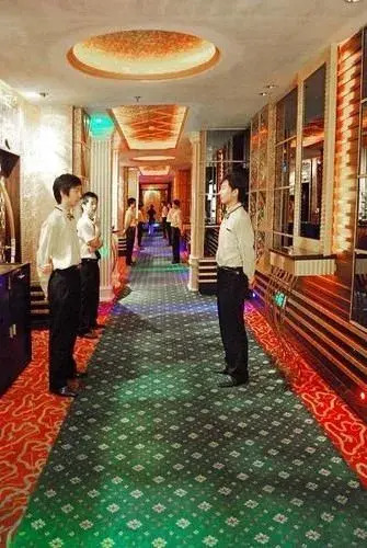 Four Seas Hotel