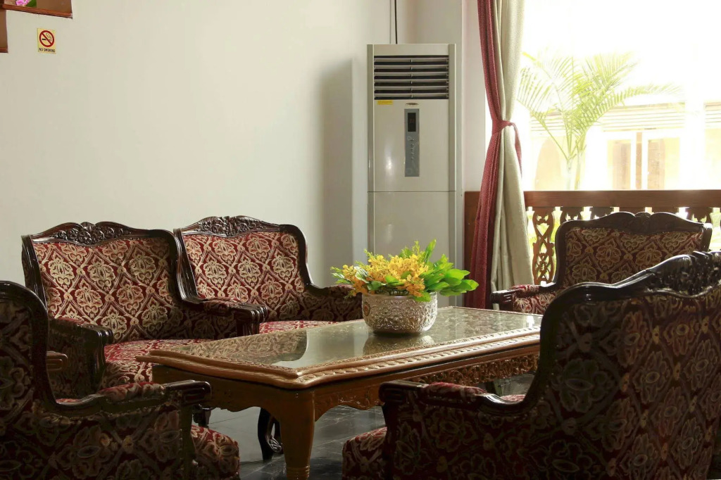 Raza Gyo Hotel