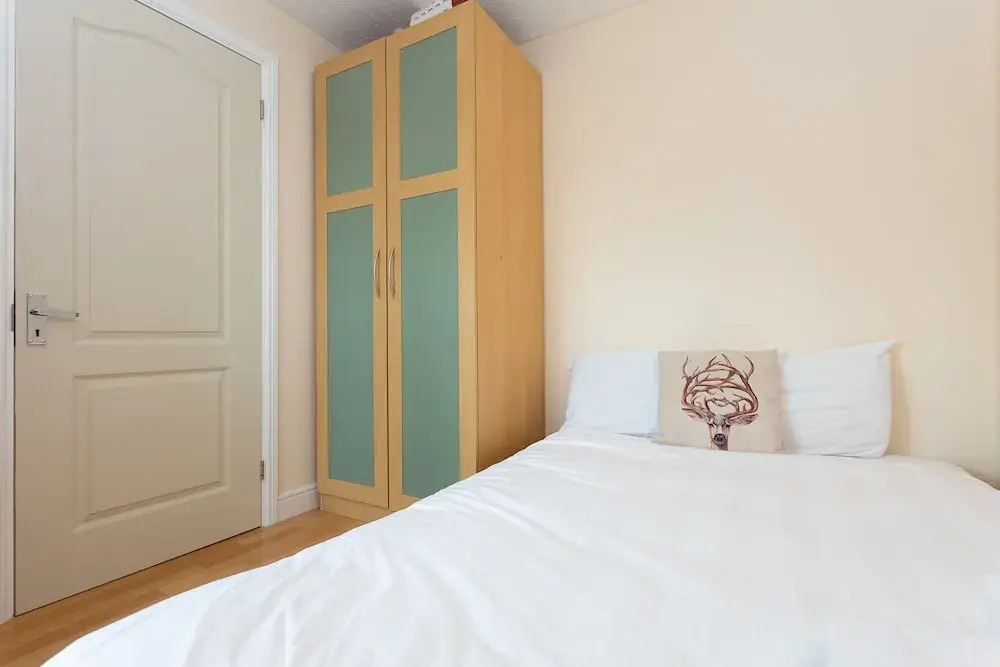 3 Bedroom Flat Near Canary Wharf