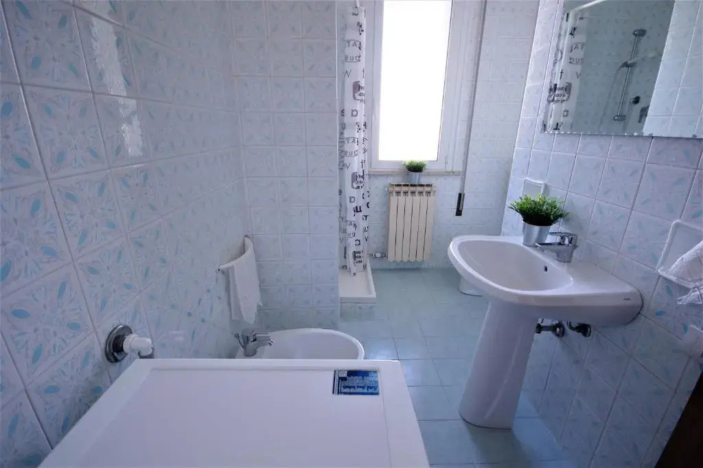 ELENA ATTICO con TERRAZZA, SOLARIUM VISTA MARE e piscina condominiale