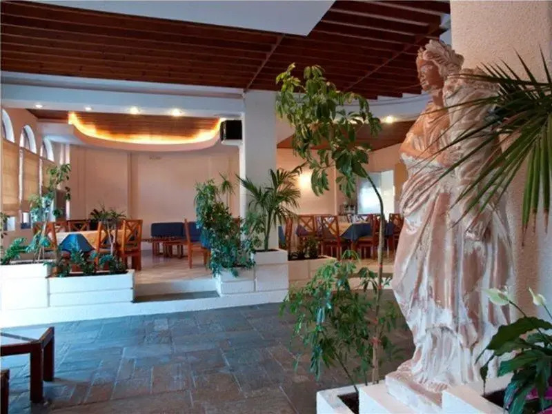 Albatross Hotel