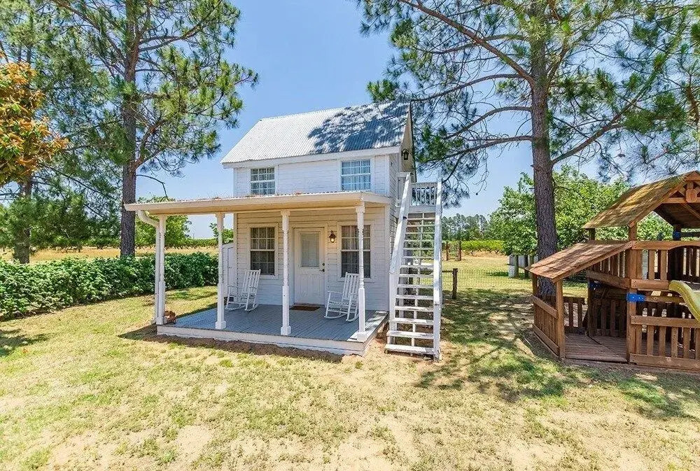 Fischer 3 Bedroom Farmhouse by RedAwning