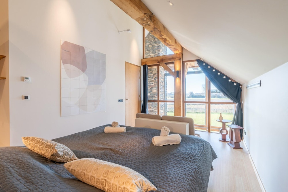 Modern 6-person Villa With Private Hot Tub - Near Beach & Nature