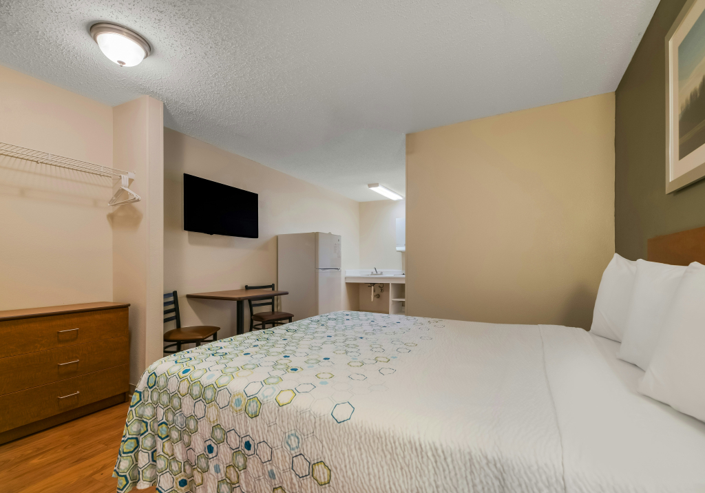 HomeTowne Studios by Red Roof Orlando - UCF Area