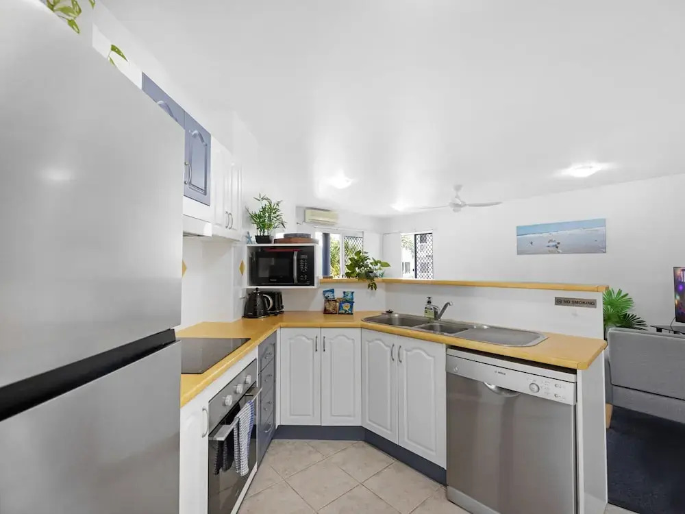 2-bed Escape With Pool, Steps From Torquay Beach