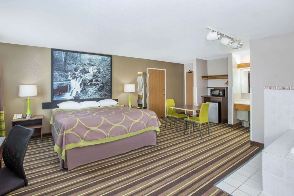 Super 8 by Wyndham Brookings