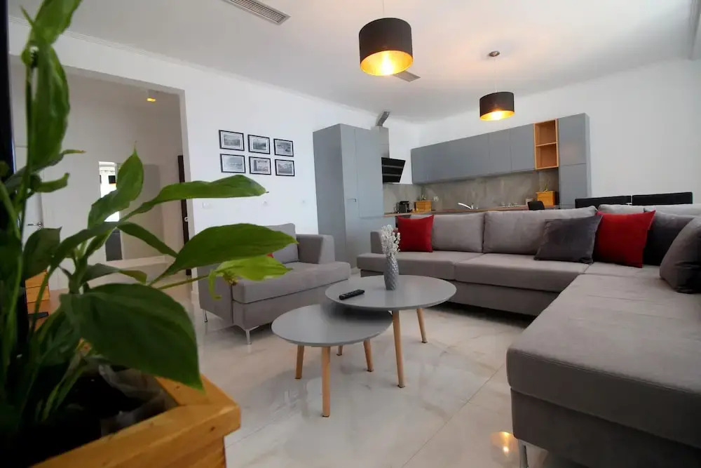 Luxury Penthouses B&e