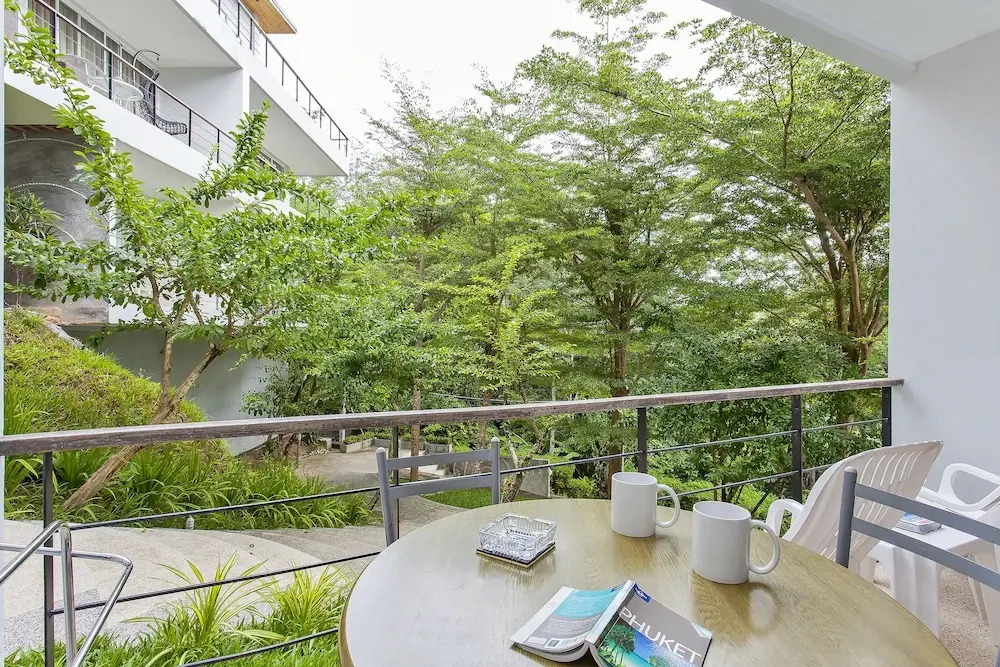 The Tree Apartment by Holiplanet