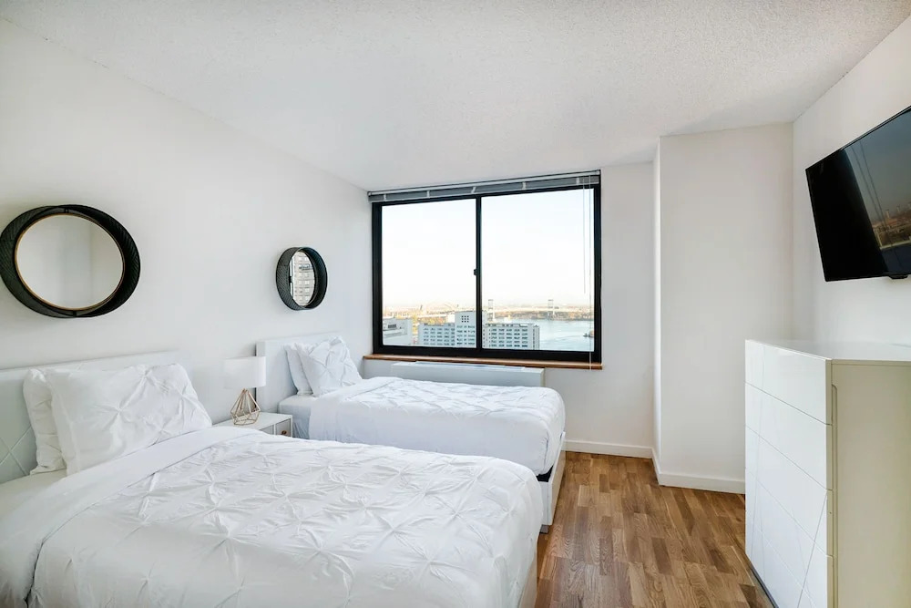 Luxury 2 Bed 2 Bath Unit in Prime Location of NYC